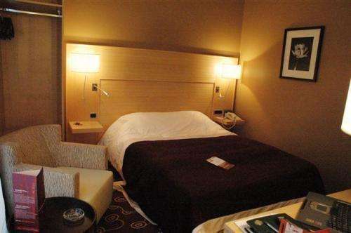 Mercure Mons hotel bedroom suite