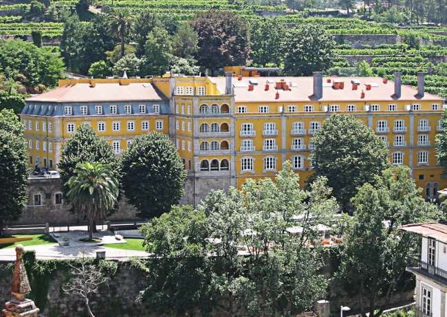 Casa da Calcada outside wide view