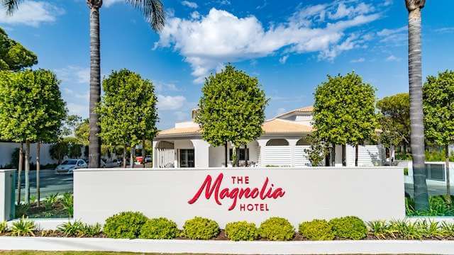 Magnolia Hotel - Entrance