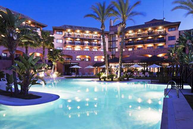 DoubleTree by Hilton Islantilla Beach Golf Resort night view
