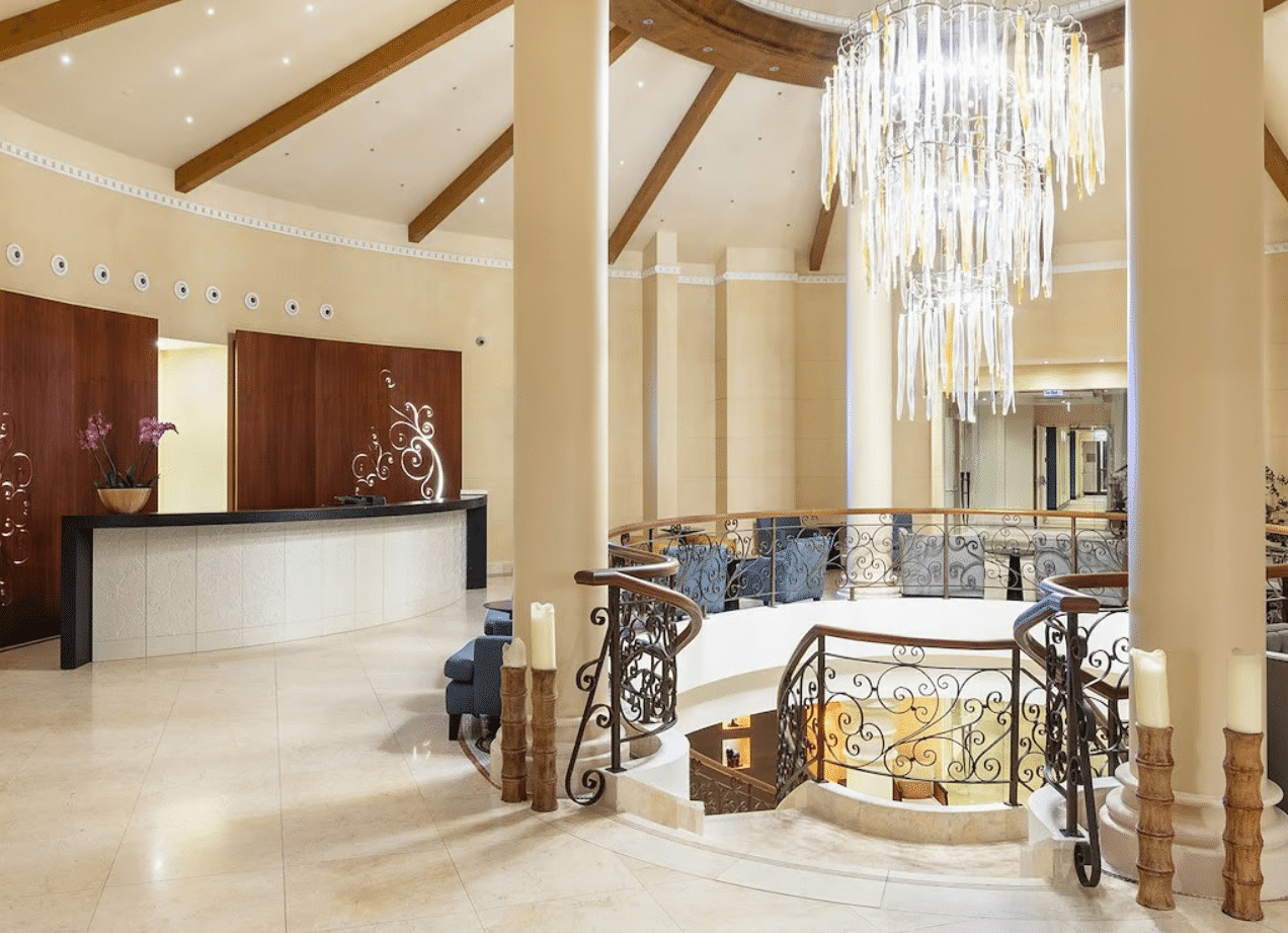 Cascade Wellness Resort reception