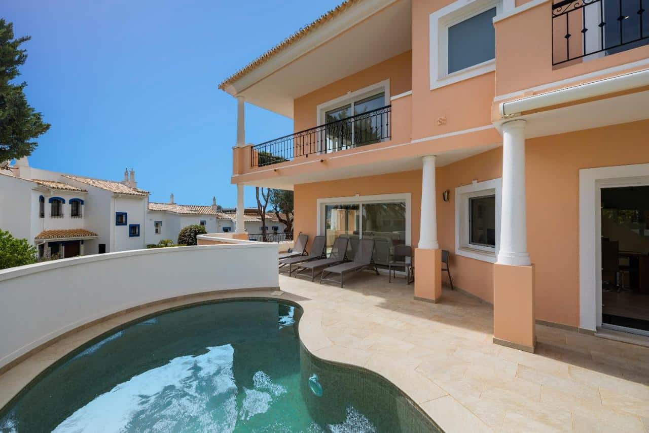 Vale do Lobo Villa