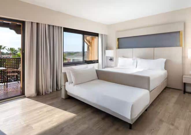 DoubleTree by Hilton Islantilla Beach Golf Resort Bedroom