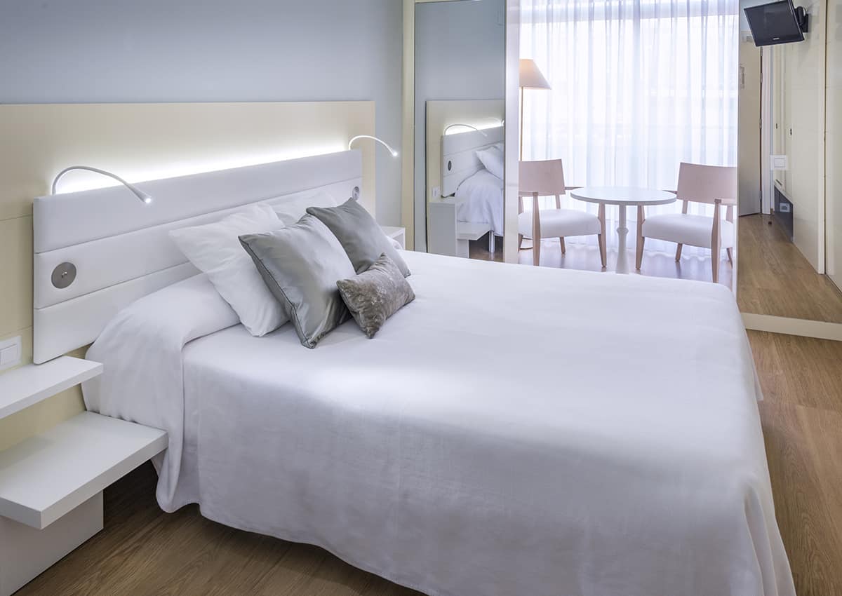 Monica Hotel - Bedroom