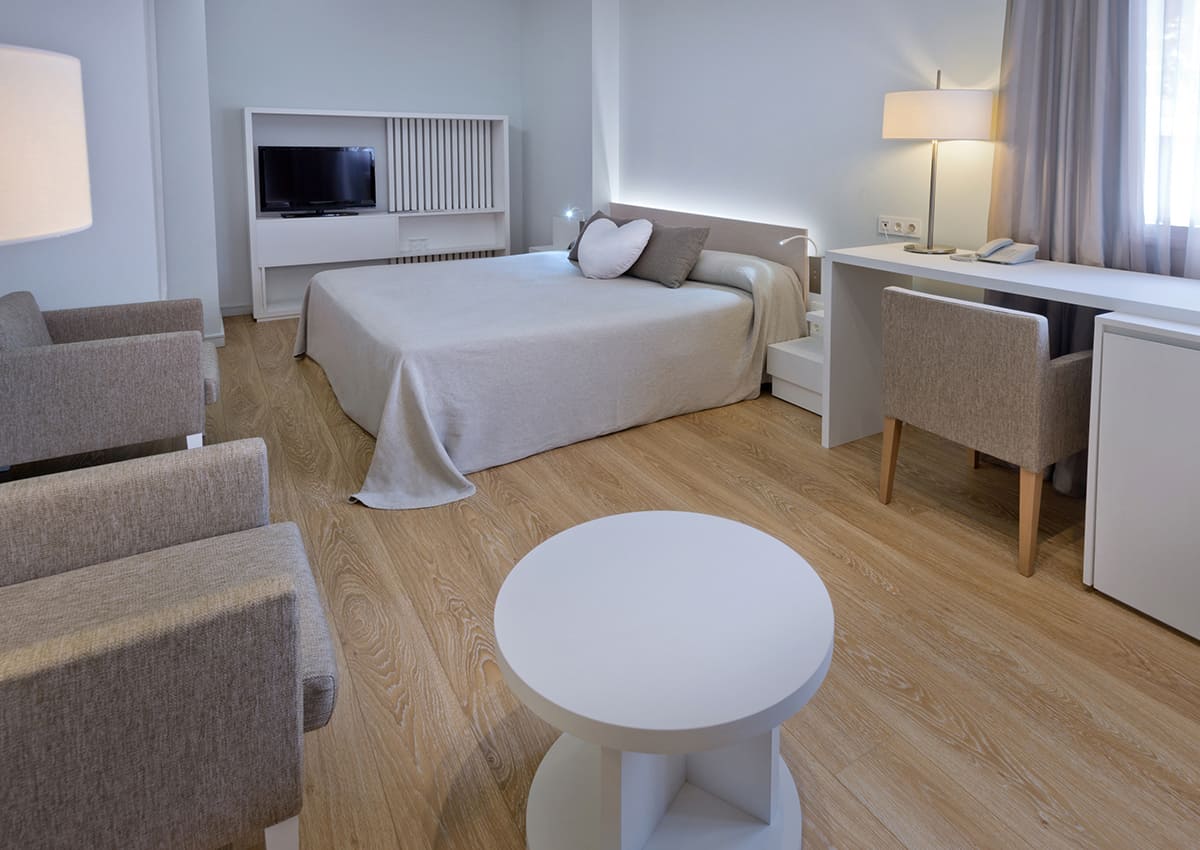 Monica Hotel - Bedroom