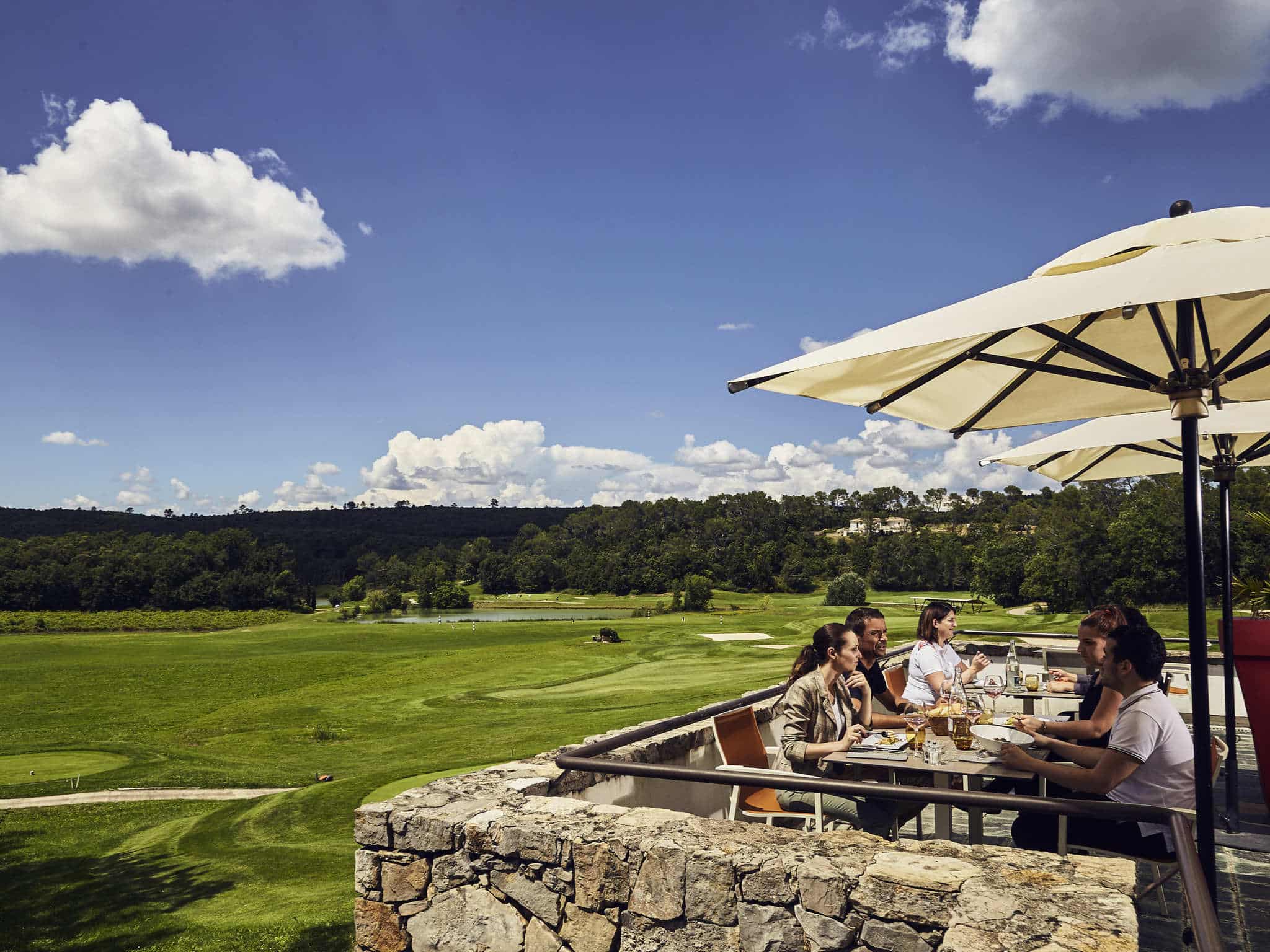Mercure Brignoles Golf De Barbaroux - Terrasse