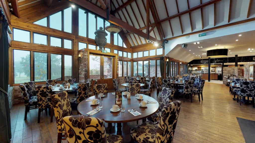 Old Thorns Manor Hotel - restaurant