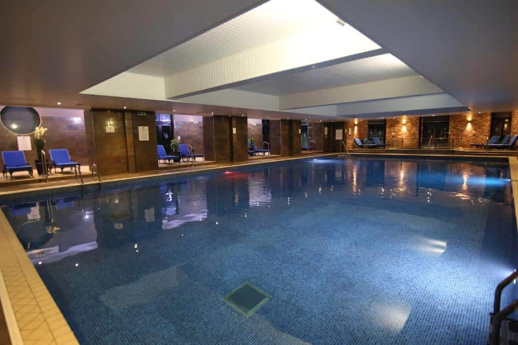 Old Thorns Manor Hotel - swimming pool