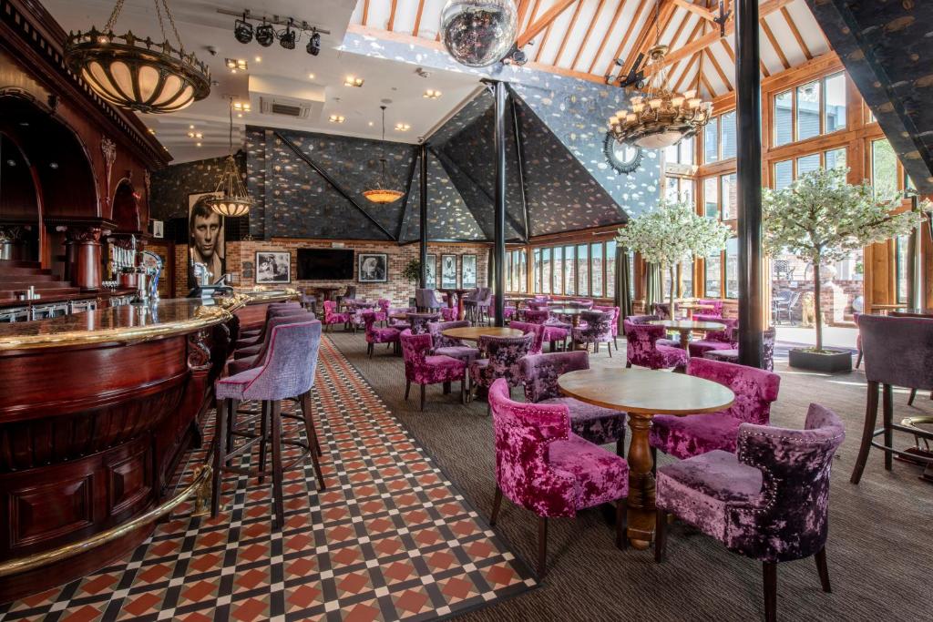 Old Thorns Manor Hotel - bar