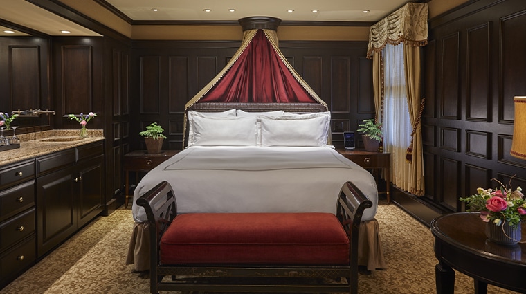 The American Club - bedroom
