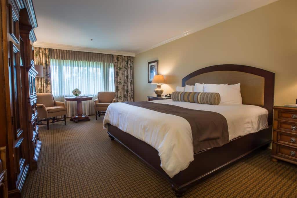 Bay Hill Club & Lodge - bedroom