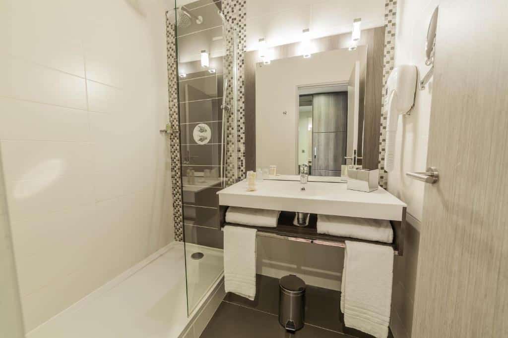 Best Western Plus Palais des Congres Evreux - Bathroom