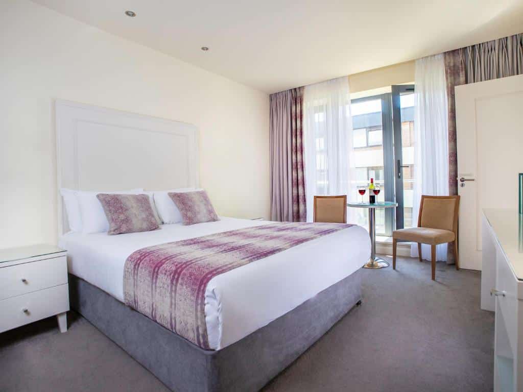 The Connacht hotel - bedroom