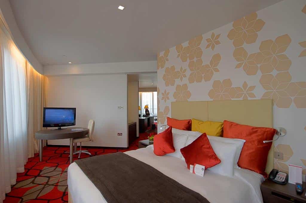 Crowne Plaza Abu Dhabi Yas Island - bedroom
