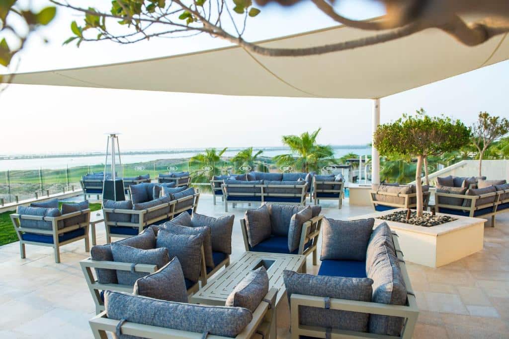 Crowne Plaza Abu Dhabi Yas Island - outdoor seating