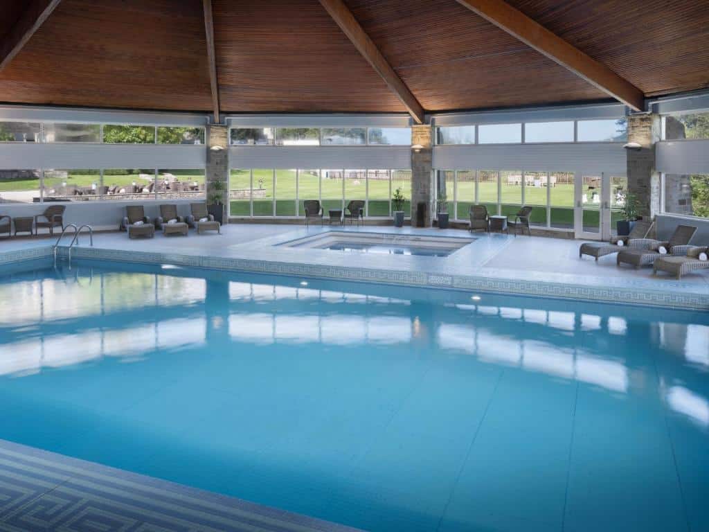 Delta Hotels by Marriott St. Pierre Country Club - swimming pool