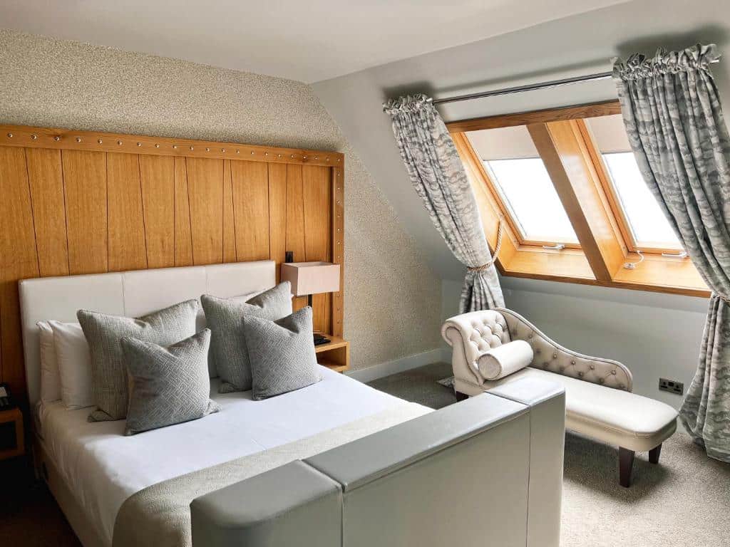 Gailes Hotel - bedroom