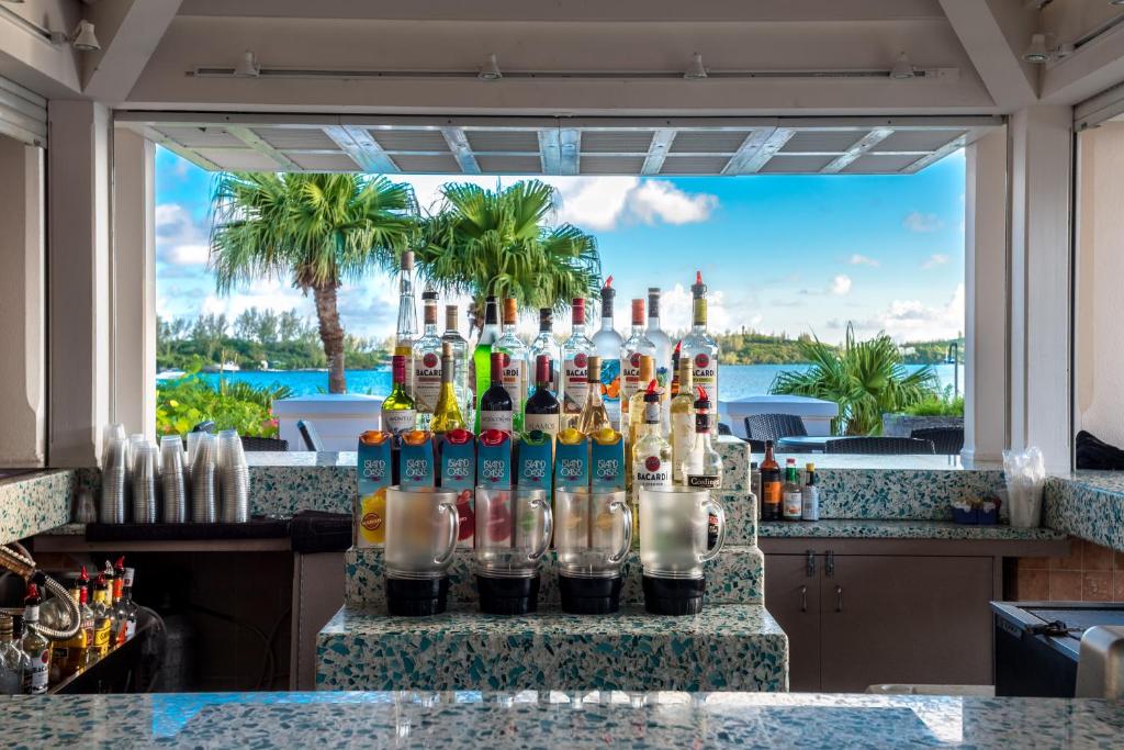 Grotto Bay Beach Resort & Spa - bar