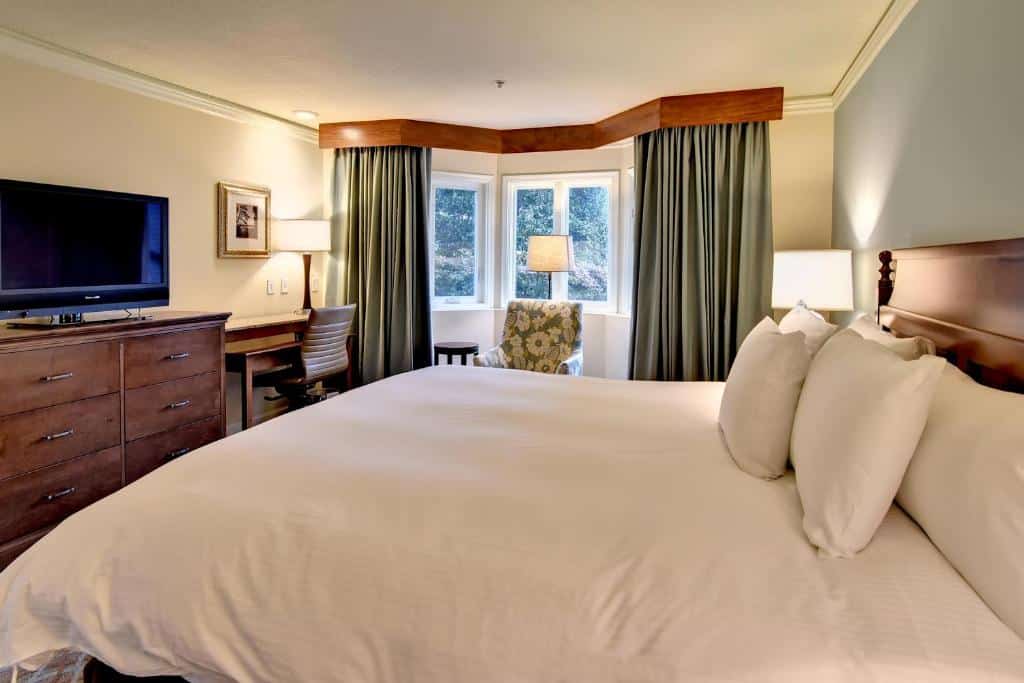 Kingsmill Resort - bedroom