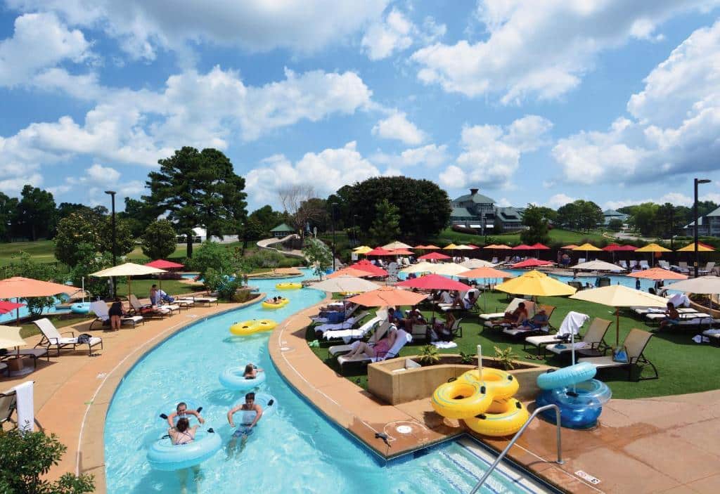 Kingsmill Resort - outdoor swimming pool