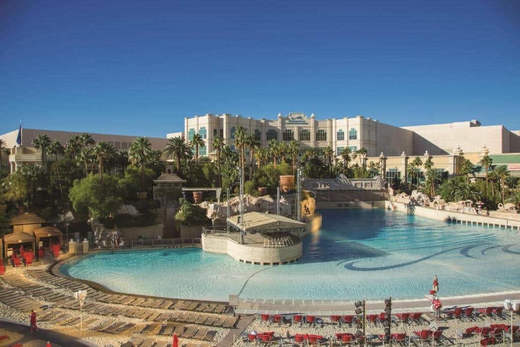 Mandalay Bay Resort & Casino - swimming pool