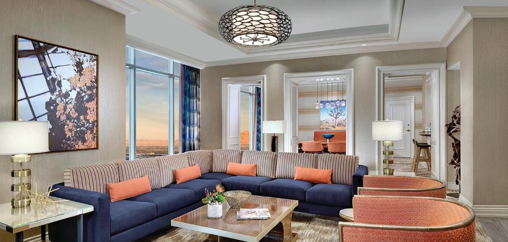 Mandalay Bay Resort & Casino - sitting area