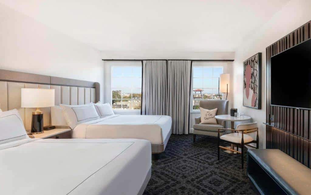 Mills House Wyndham Grand Hotel - bedroom