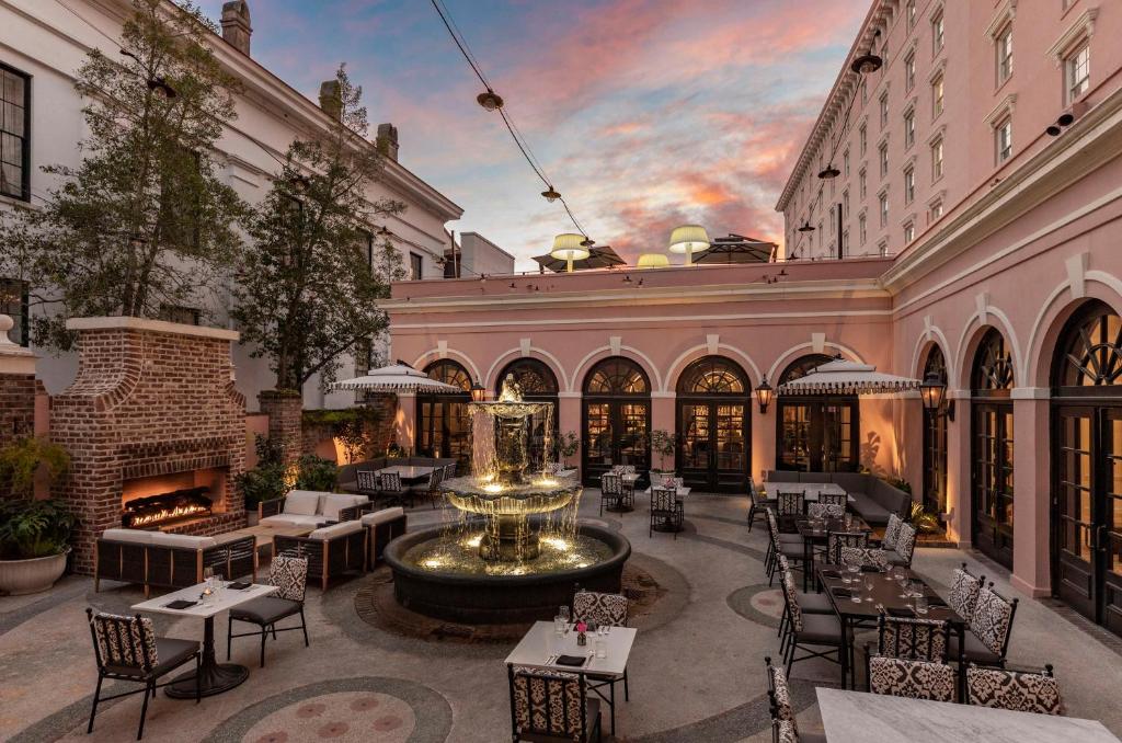 Mills House Wyndham Grand Hotel - outdoor restaurant