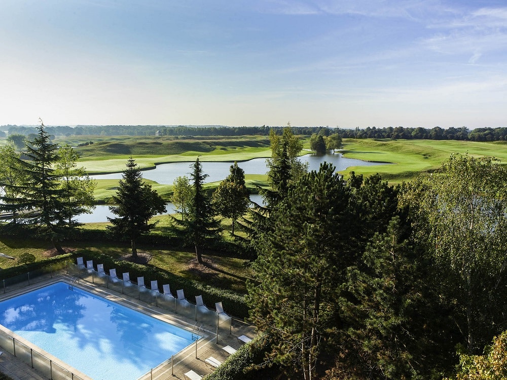 Novotel Saint Quentin Golf National - Pool and golf