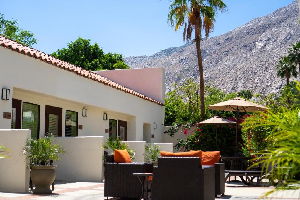 Palm Mountain Resort & Spa - outside area