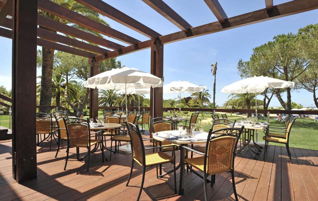 Pestana Dom Joao II hotel - outdoor restaurant