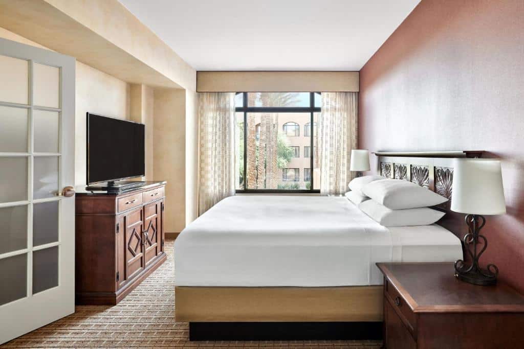Scottsdale Marriott at McDowell Mountains - bedroom