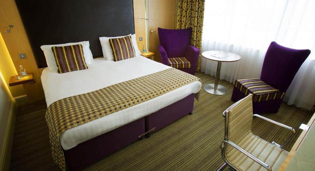 St Mellion Hotel - bedroom