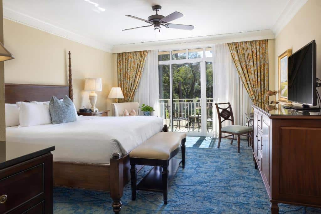 The Inn & Club at Harbour Town - bedroom